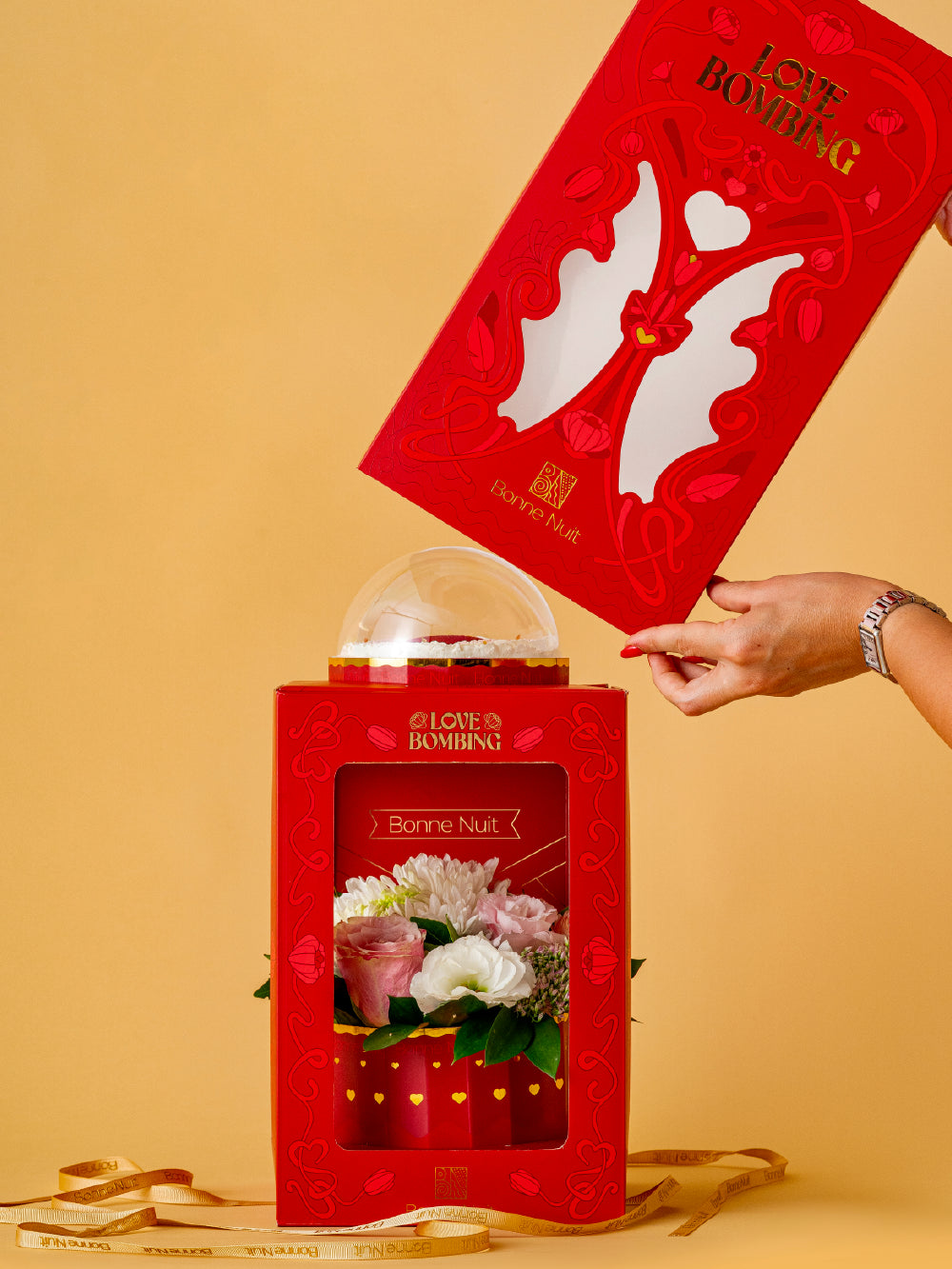 Love Bombing, Peluş Ayıcık, Uçan Balon
