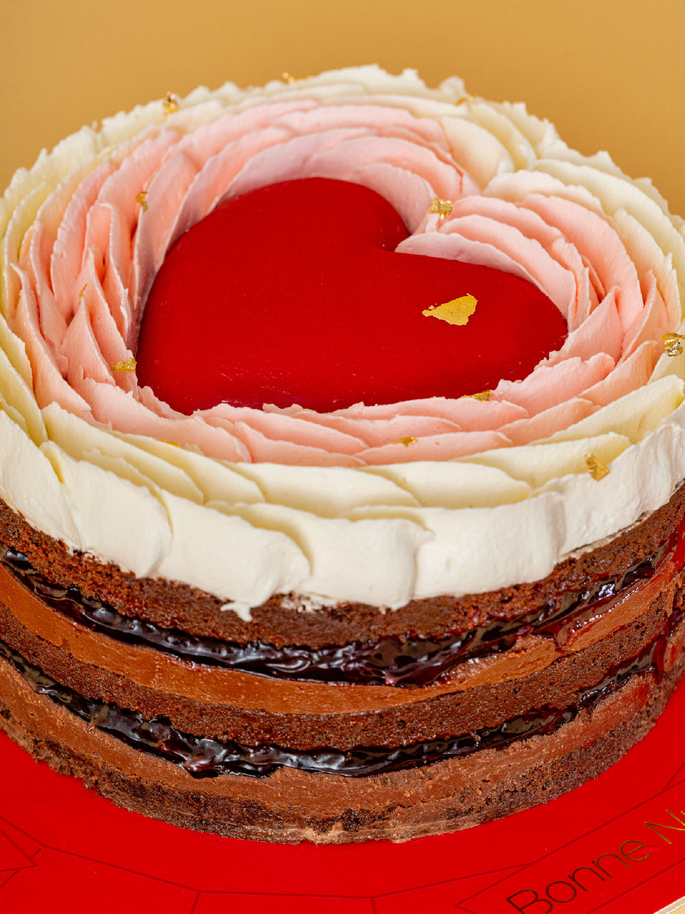 Love Bombing, Peluş Ayıcık, Uçan Balon
